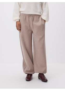 Reserved - Spodnie z dodatkiem wiskozy - brązowy ze sklepu Reserved w kategorii Spodnie damskie - zdjęcie 187991700