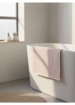 Sinsay - Bawełniany jednolity ręcznik - różowy ze sklepu Sinsay w kategorii Ręczniki - zdjęcie 187992191