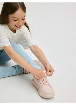 Reserved - Sneakersy z imitacji skóry - pastelowy róż ze sklepu Reserved w kategorii Trampki dziecięce - zdjęcie 187993211