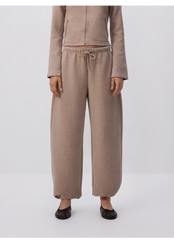 Reserved - Spodnie z dodatkiem wiskozy - brązowy ze sklepu Reserved w kategorii Spodnie damskie - zdjęcie 187993353