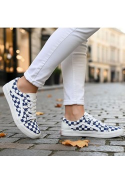 Sznurowane trampki damskie w granatową kratę ost513 ze sklepu Pantofelek24.pl w kategorii Trampki damskie - zdjęcie 187995130