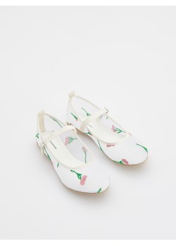 Reserved - Siateczkowe baleriny w kwiaty - biały ze sklepu Reserved w kategorii Balerinki dziecięce - zdjęcie 187995371