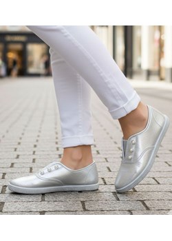 Trampki dziewczęce wsuwane srebrne /A1-1 7637 S101/ ze sklepu Pantofelek24.pl w kategorii Trampki dziecięce - zdjęcie 187995611