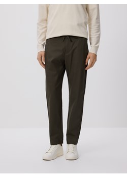 Reserved - Spodnie carrot fit - zielony ze sklepu Reserved w kategorii Spodnie męskie - zdjęcie 187996450
