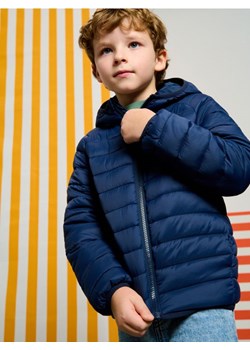 Sinsay - Pikowana kurtka z kapturem - granatowy ze sklepu Sinsay w kategorii Kurtki chłopięce - zdjęcie 187996750