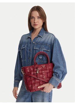 Torebka Guess HWWG80 72060 Czerwony ze sklepu eobuwie.pl w kategorii Torebki damskie - zdjęcie 187997573