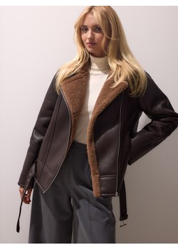 Mohito - Czekoladowa kurtka z futerkiem - ciemnobrązowy ze sklepu Mohito w kategorii Kurtki damskie - zdjęcie 187999353