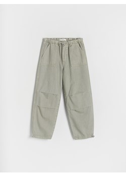 Reserved - Spodnie jeansowe parachute - zielony ze sklepu Reserved w kategorii Spodnie dziewczęce - zdjęcie 188001530