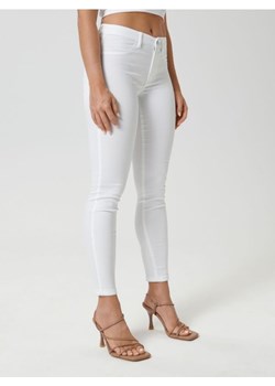 Sinsay - Jeansy skinny mid waist - biały ze sklepu Sinsay w kategorii Jeansy damskie - zdjęcie 188001924