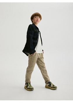 Reserved - Wysokoelastyczne spodnie regular - brązowy ze sklepu Reserved w kategorii Spodnie chłopięce - zdjęcie 188002781