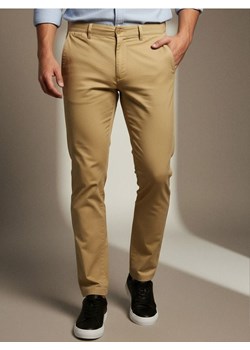 Sinsay - Spodnie chino slim - beżowy ze sklepu Sinsay w kategorii Spodnie męskie - zdjęcie 188007563