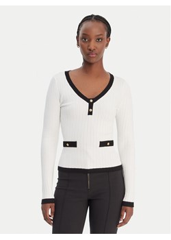 Guess Sweter W6RR26 Z3HP2 Biały Classic Fit ze sklepu MODIVO w kategorii Swetry damskie - zdjęcie 188007664