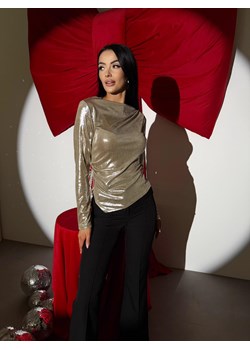 Beżowa Błyszcząca Bluzka z Dekoltem w Łódkę ze sklepu ModnaKiecka.pl w kategorii Bluzki damskie - zdjęcie 188008462