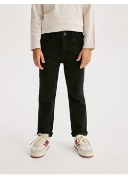 Reserved - Elastyczne jeansy regular - czarny ze sklepu Reserved w kategorii Spodnie chłopięce - zdjęcie 188009981