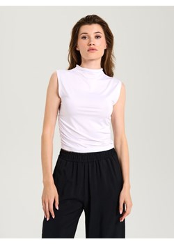 Sinsay - Bluzka ze stójką i marszczeniami po bokach - biały ze sklepu Sinsay w kategorii Bluzki damskie - zdjęcie 188011480