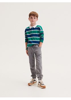 Reserved - Elastyczne jeansy jogger - jasnoszary ze sklepu Reserved w kategorii Spodnie chłopięce - zdjęcie 188015161