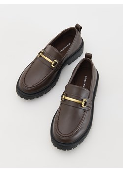 Reserved - Loafersy z klamrą z imitacji skóry - ciemnobrązowy ze sklepu Reserved w kategorii Półbuty dziecięce - zdjęcie 188015190