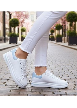 Białe damskie trampki z błękitnymi dodatkami /B2-3 16060 T198/ ze sklepu Pantofelek24.pl w kategorii Trampki damskie - zdjęcie 188015250