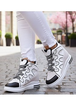 Sznurowane biało czarne trampki sneakersy na koturnie /F9-2 15779 D430/ ze sklepu Pantofelek24.pl w kategorii Buty sportowe damskie - zdjęcie 188015252