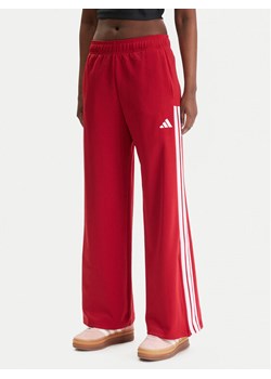 adidas Spodnie dresowe House Of Tiro KD4298 Czerwony Wide Leg ze sklepu MODIVO w kategorii Spodnie damskie - zdjęcie 188018914