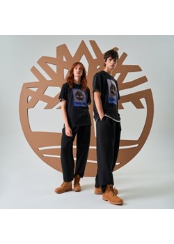 TIMBERLAND T-SHIRT GRAPHIC LOGO SHORT SLEEVE TEE ze sklepu Timberland w kategorii T-shirty męskie - zdjęcie 188019762