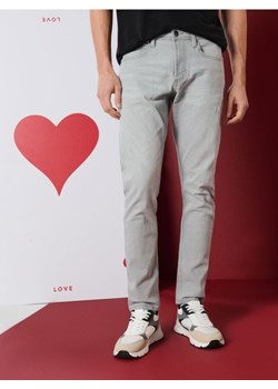 Sinsay - Jeansy slim z efektem sprania - kremowy ze sklepu Sinsay w kategorii Jeansy męskie - zdjęcie 188020400