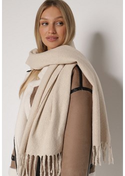 Beżowy Klasyczny Szalik Zdobiony Frędzlami Vetilana ze sklepu born2be.pl w kategorii Szaliki i chusty damskie - zdjęcie 188021723