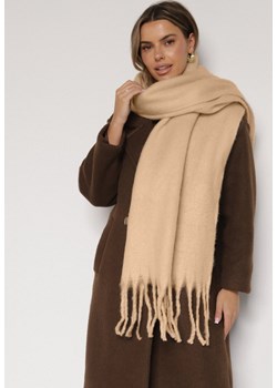 Beżowy Szalik z Frędzlami  Owedarria ze sklepu born2be.pl w kategorii Szaliki i chusty damskie - zdjęcie 188021751