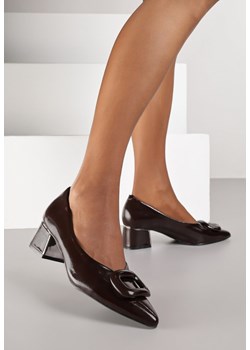 Brązowe Czółenka na Obcasie Vices ze Skórzaną Wkładką Ozdobione Klamrą Aponelle ze sklepu born2be.pl w kategorii Czółenka - zdjęcie 188023963