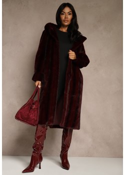 Bordowy Futrzany Płaszcz z Kapturem Zdobiony Pionowym Wzorem Elrinrahne ze sklepu renee.pl w kategorii Płaszcze damskie - zdjęcie 188025962