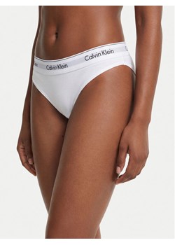 Calvin Klein Underwear Stringi LV00QF8518 Biały ze sklepu MODIVO w kategorii Majtki damskie - zdjęcie 188027743
