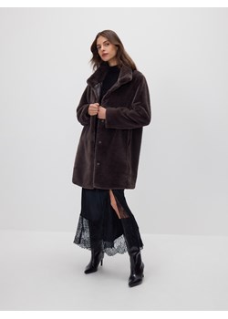 Reserved - Płaszcz z imitacji futra - ciemnobrązowy ze sklepu Reserved w kategorii Futra damskie - zdjęcie 188028764