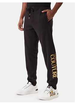 Versace Jeans Couture Spodnie dresowe 80GAAT00 CF01T Czarny Regular Fit ze sklepu MODIVO w kategorii Spodnie męskie - zdjęcie 188030054