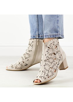 Beżowe sandały damskie na obcasie z zakrytą piętą M.Daszyński 1954-10 ze sklepu suzana.pl w kategorii Sandały damskie - zdjęcie 188035393