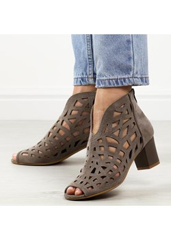 C. Brązowe sandały damskie na obcasie z zakrytą piętą M.Daszyński 1954 ze sklepu suzana.pl w kategorii Botki - zdjęcie 188035402