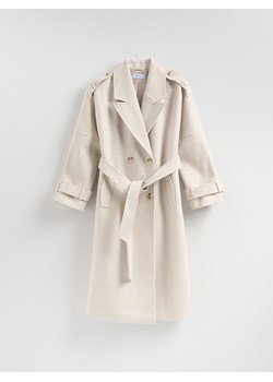 Reserved - Dwurzędowy płaszcz z paskiem - kremowy ze sklepu Reserved w kategorii Płaszcze damskie - zdjęcie 188037733