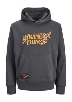 Jack & Jones Bluza Stranger Things 12291655 Szary Relaxed Fit ze sklepu MODIVO w kategorii Bluzy męskie - zdjęcie 188041411