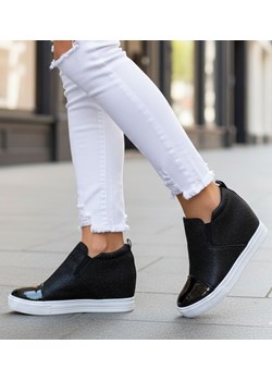 Czarne trampki na niskim koturnie /C1-3 4300 S174/ ze sklepu Pantofelek24.pl w kategorii Półbuty dziecięce - zdjęcie 188041944