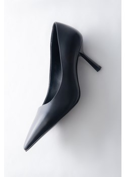 Estro: Czarne buty damskie na obcasie w szpic ze skóry naturalnej ze sklepu Estro w kategorii Czółenka - zdjęcie 188042693
