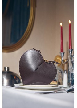 Estro: Mała ciemnobrązowa torebka damska w kształcie serca ze skóry naturalnej ze sklepu Estro w kategorii Listonoszki - zdjęcie 188042764