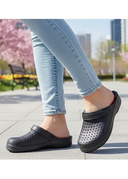 Wodoodporne czarne kryte klapki damskie /E9-1 17368 S185/ ze sklepu Pantofelek24.pl w kategorii Klapki damskie - zdjęcie 188053113