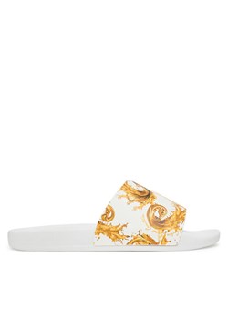 Klapki Versace Jeans Couture 80YA3SQ4 ZS365 G03 Biały ze sklepu eobuwie.pl w kategorii Klapki męskie - zdjęcie 188053310