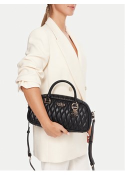 Torebka Guess Valla HWQG81 22050 Czarny ze sklepu eobuwie.pl w kategorii Kuferki - zdjęcie 188053381