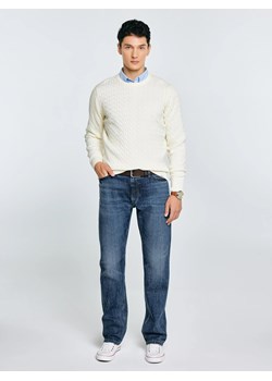 Sweter męski ze splotem warkoczowym i haftem kremowy Niser 100 ze sklepu Big Star w kategorii Swetry męskie - zdjęcie 188057484