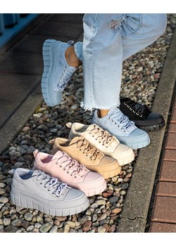 Royalfashion Wysokie damskie trampki w kolorze czarnym Mishta ze sklepu royalfashion.pl w kategorii Trampki damskie - zdjęcie 188057584