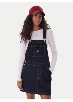 Tommy Jeans Sukienka jeansowa DW0DW22555 Granatowy Regular Fit ze sklepu MODIVO w kategorii Sukienki - zdjęcie 188058044