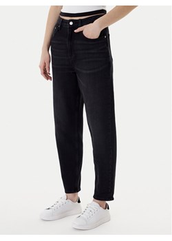 Tommy Jeans Jeansy DW0DW22442 Czarny Mom Fit ze sklepu MODIVO w kategorii Jeansy damskie - zdjęcie 188058121