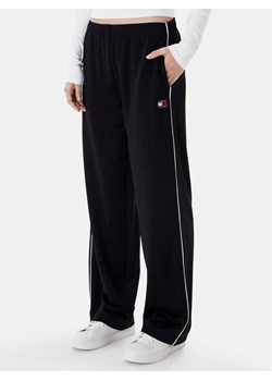 Tommy Jeans Spodnie dresowe Archive DW0DW22633 Czarny Regular Fit ze sklepu MODIVO w kategorii Spodnie damskie - zdjęcie 188058154