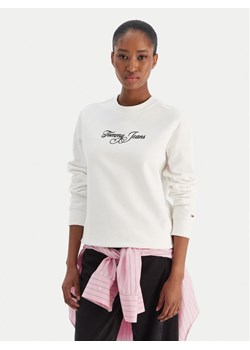 Tommy Jeans Bluza Essential DW0DW21922 Écru Regular Fit ze sklepu MODIVO w kategorii Bluzy damskie - zdjęcie 188058191