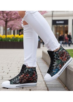 Wysokie sznurowane trampki na niskim koturnie Flower Black /F4-2 8087 S190/ ze sklepu Pantofelek24.pl w kategorii Trampki damskie - zdjęcie 188059442